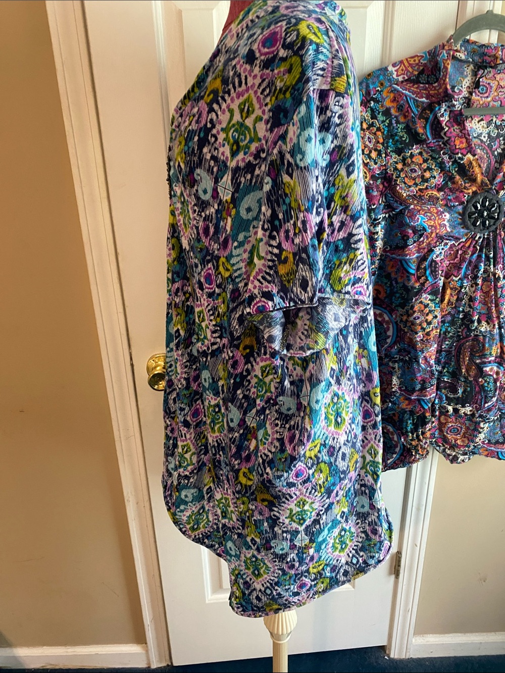 New Directions Multicolor Beaded V-Neck Geometric Paisley Asymmetrical Tunic - Picture 5 of 12